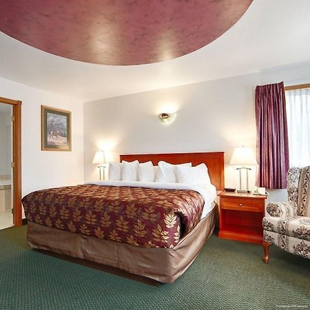 White Wolf Inn Hinton Bagian luar foto