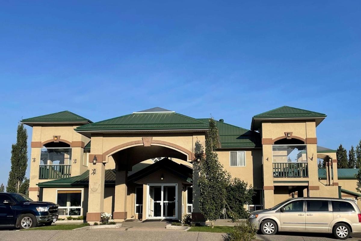 White Wolf Inn Hinton Bagian luar foto