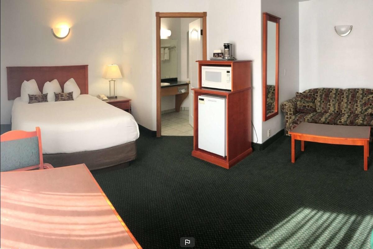 White Wolf Inn Hinton Bagian luar foto