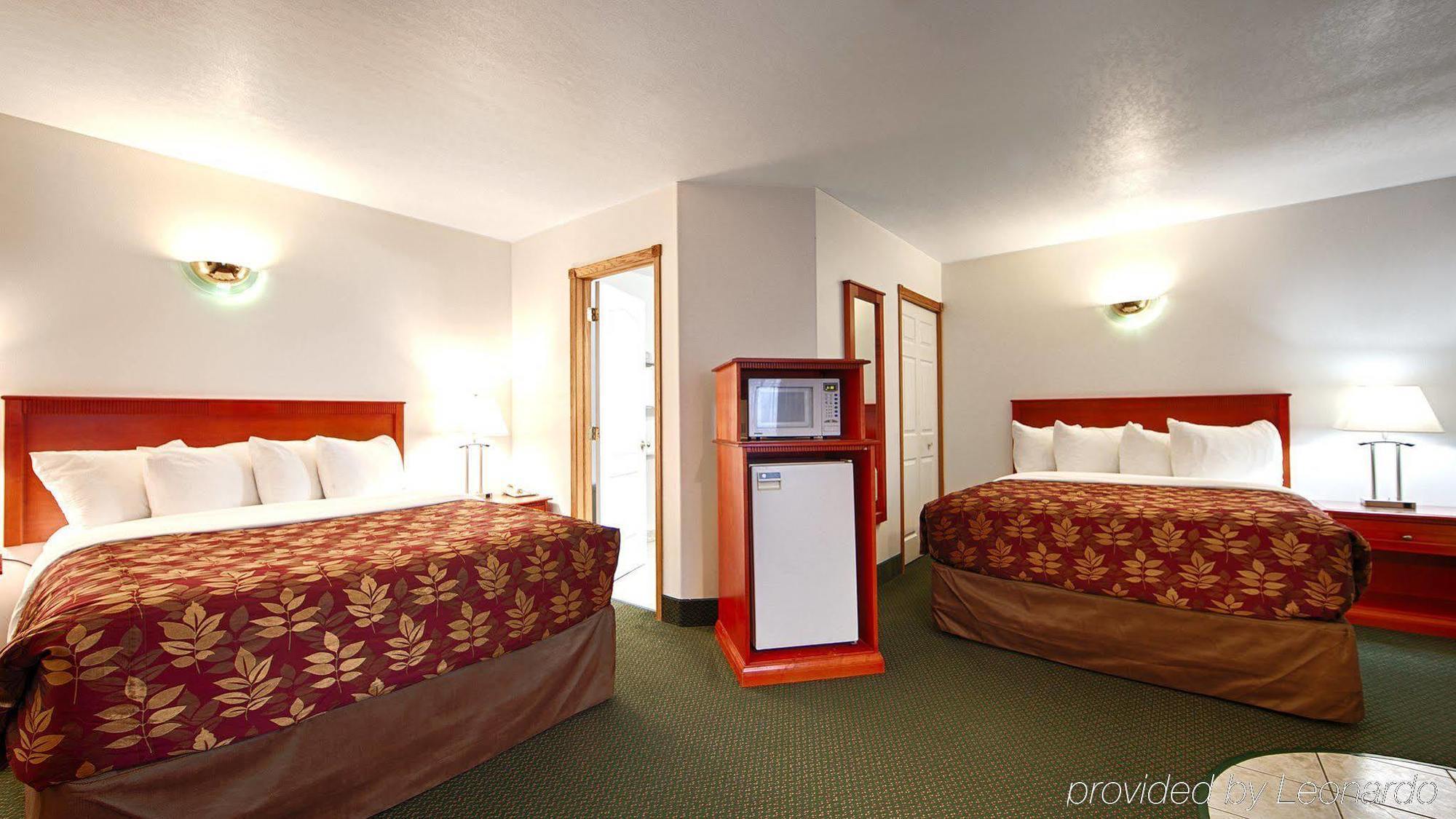 White Wolf Inn Hinton Bagian luar foto