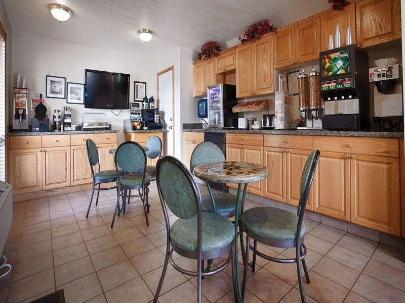 White Wolf Inn Hinton Bagian luar foto